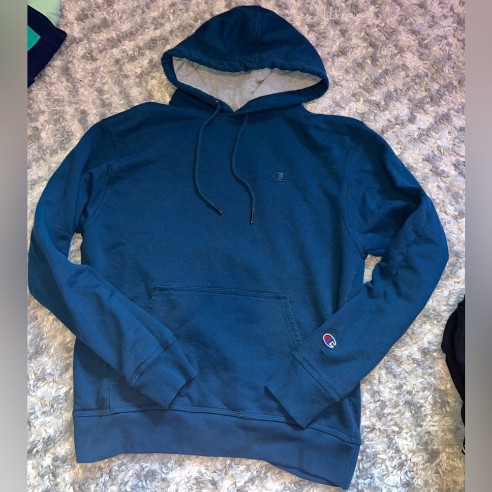 Men’s champions sweatshirt size M